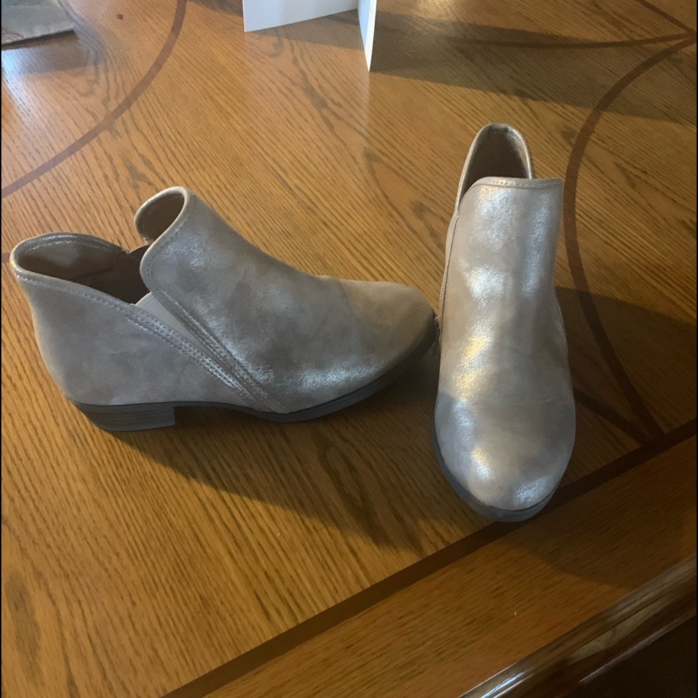 Gold shoes